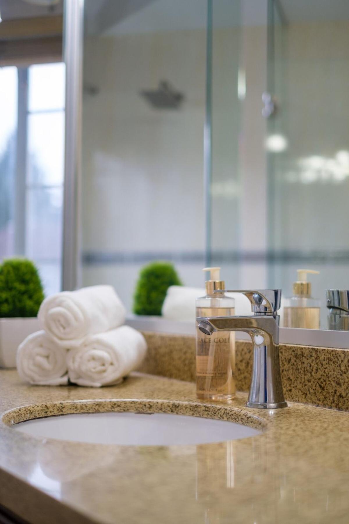 Spacious 4Br W Ensuites Mins To Downtown Yvr Ubc 溫哥華 外观 照片