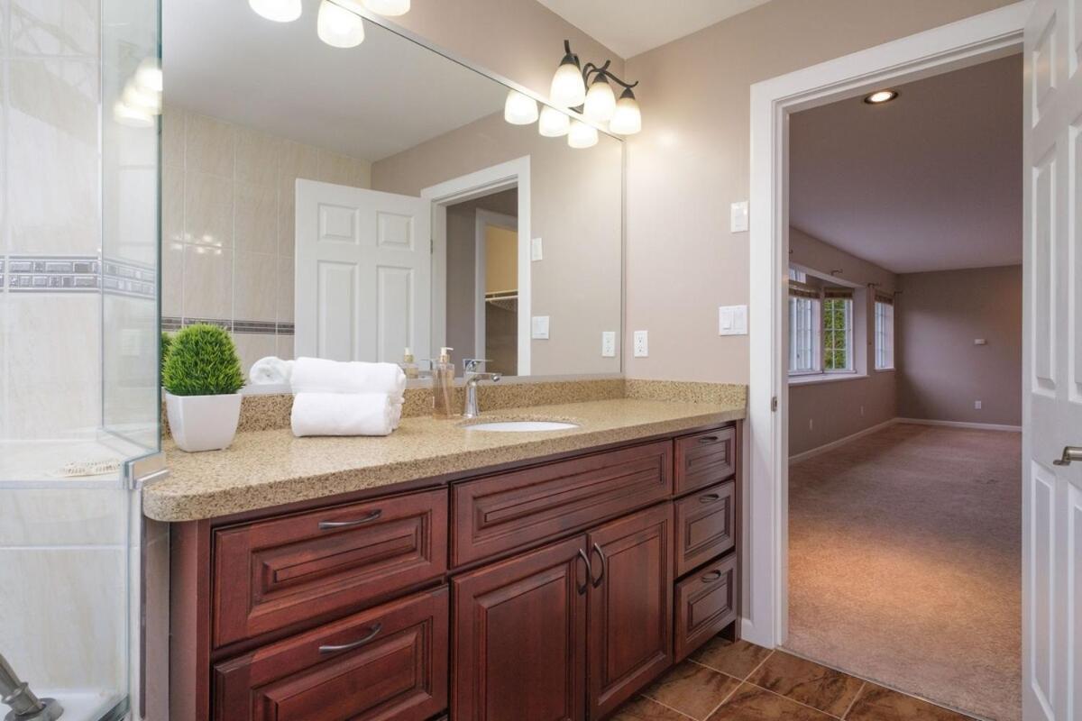 Spacious 4Br W Ensuites Mins To Downtown Yvr Ubc 溫哥華 外观 照片