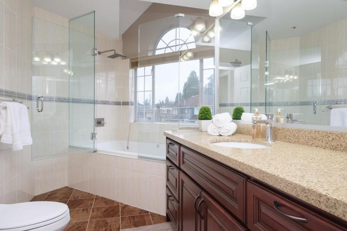 Spacious 4Br W Ensuites Mins To Downtown Yvr Ubc 溫哥華 外观 照片